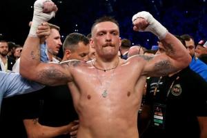 Усик нокаутував британця Даніеля Дюбуа й відстояв чемпіонські титули у важкій вазі