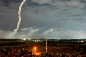 "Весела нічка": У кількох областях РФ прогриміли вибухи, Міноборони заявило про ракетну атаку