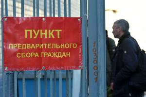 В "ЛНР" клиенты банков рискуют стать "мобиками": их данные передают в военкоматы