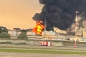 Масштабна пожежа у російському Сочі: після вибуху спалахнув резервуар з паливом