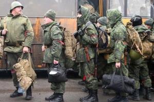 Охота началась: Во время "выборов" оккупанты активизировали работу военкоматов на Луганщине