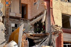 Удар по Запоріжжю: завершено пошукові роботи у п'ятиповерхівці, зруйнованій російською ракетою