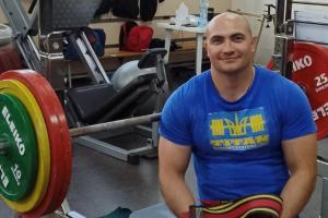 Тяжелоатлет из Рубежного представит Луганщину на чемпионате мира по пауэрлифтингу