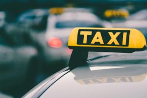 "Цікавляться клієнтами": Окупанти взялися за таксистів на Луганщині