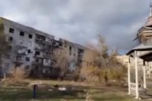 "Печальное зрелище": мини-"экскурсия" по дворам разрушенного Северодонецка - видео