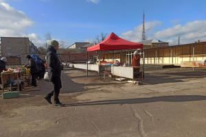 "Хоть бы не затоптали": в сети показали, свежие фото, снятые на Центральном рынке в оккупированном Северодонецке