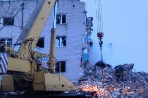 В Нью-Йорке на Донетчине продолжается поиск людей под завалами разрушенного трехэтажного дома