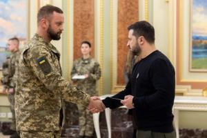 Зеленський вручив сертифікати на отримання квартир Героям України, серед них - військовий з Сєвєродонецька