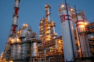 В российском Волгограде после атаки БПЛА горит нефтеперерабатывающий завод