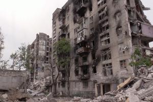 Бізнес на крові: Окупанти за гроші пускають "туристів" подивитися на зруйновану Попасну