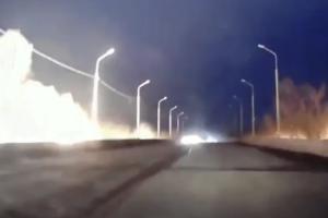 "Фаєр-шоу" під мостом: У Донецьку в окупантів щось гучно та яскраво вибухало