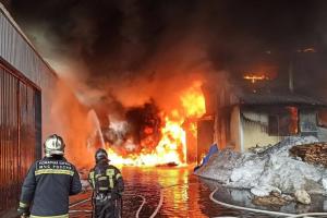 В РФ очередной масштабный пожар: в Подмосковье горит склад со стройматериалами