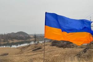 Над оккупированной Макеевкой снова развевается флаг Украины: видео