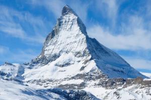 В швейцарских Альпах обнаружены тела пяти лыжников: поиски шестого пропавшего продолжаются