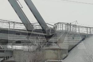 В РФ неизвестные пытались подорвать железнодорожный мост: остановлено движение поездов