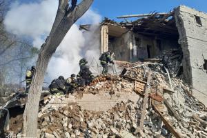 Авіаудар по Костянтинівці: під завалами будинку знайшли тіла ще двох загиблих