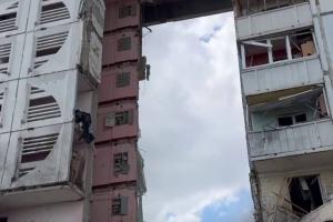 "Теракт или прилет?": В российском Белгороде обрушился подъезд 10-этажного жилого дома