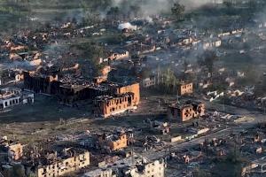 "Все, що залишилося від міста": Українські воїни показали, як виглядає знищений окупантами Вовчанськ