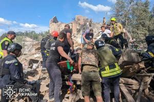 Ракетний удар по Кривому Рогу: рятувальні роботи завершено, названа кількість жертв та постраждалих