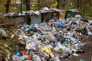 Окупанти не можуть вирішити проблему з вивезенням сміття у захоплених містах Луганщини - ЛОВА