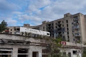 "Замки не помогут": В Северодонецке в пустующие квартиры вселяются российские строители