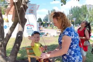 В окупованому Лисичанську для дітей влаштували "велике" свято до Дня захисту дітей