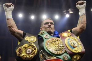Український суперваговик Олександр Усик оголосив про відмову від пояса IBF