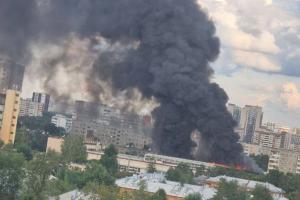 В российском Екатеринбурге произошел масштабный пожар на оборонном заводе "НПО автоматики"