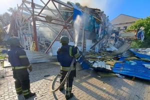 В окупованому Донецьку внаслідок обстрілу згорів супермаркет