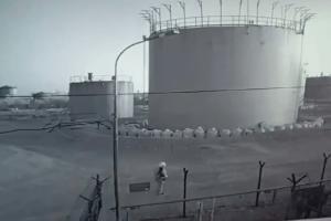 Атака БПЛА на нефтебазу в Ростовской области: в сети показали момент "прилета"