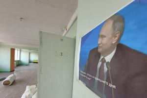 На оккупированной Луганщине в прифронтовых городах школьников отправят на "дистанционку" в новом учебном году