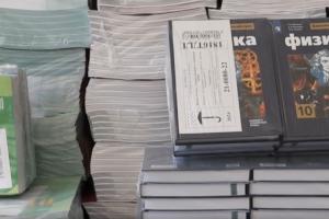 До окупованого Сєвєродонецька російські "шефи" завезли понад 14 тисяч "правильних" підручників