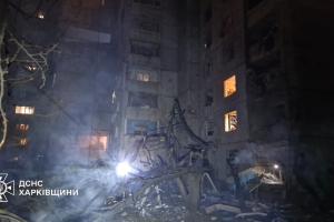 Росіяни завдали авіаудару по багатоповерхівці у Харкові: кількість постраждалих продовжує зростати