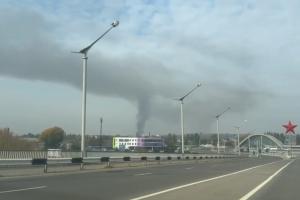 "Бавовна" в Луганске: после мощного взрыва началась детонация, над городом огромный столб дыма