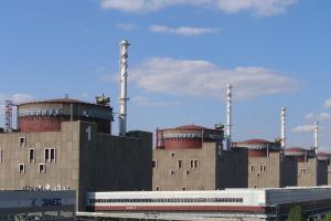 Запорізька АЕС знову на межі блекауту: через обстріл пошкоджено одну з двох ліній живлення ЗАЕС