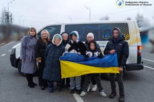 На підконтрольну територію України вдалося повернути ще 5 дітей та трьох дорослих українців