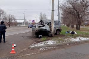 В окупованому Луганську УАЗ протаранив електроопору: в ДТП загинув російський "воєнкор"