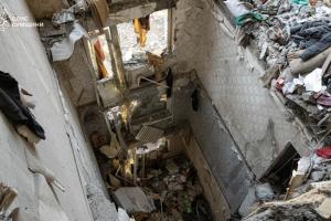 Удар по многоэтажке в Сумах