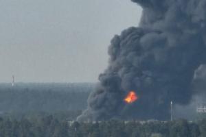 В подмосковном Пушкино горит склад с ГСМ и газовыми баллонами