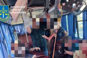 Российские оккупанты атаковали маршрутный автобус в пригороде Херсона