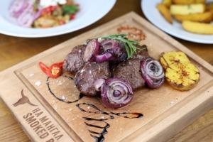 Шашлик – король м'ясних страв у ресторані Steak House у Львові