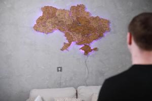 Карти з натуральної деревини – стильний та оригінальний подарунок на будь-який випадок