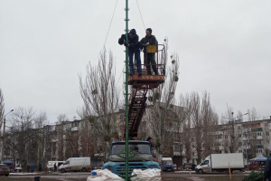 Что не так с новогодней елкой в Лисичанске? Лисичанск
