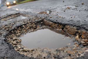 ямы на дорогах
