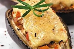Баклажаны с курицей под сыром