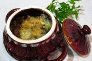 Картошка с стручковой фасолью запеченная в горшочках