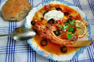 Солянка сборная мясная с пампушками