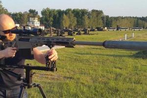Вроде ядерная держава, вроде член Совета безопасности ООН, а попросту воры, - Яценюк
