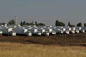 200 "КамАЗов" с гуманитарным грузом пересек украинскую границу