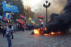 Возле Рады двое людей пострадали во время беспорядков 